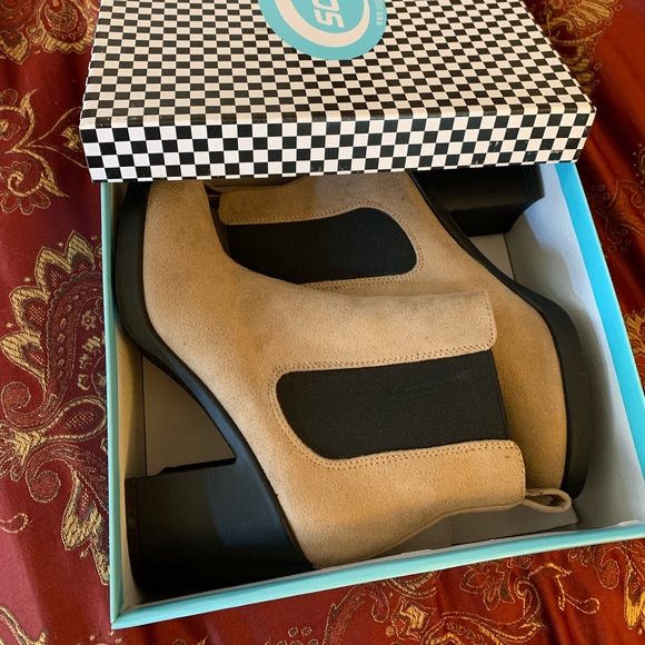 Soda Booties ARBOR-S in New Sand Wmn 7 LIKE NEW - Picture 2 of 13